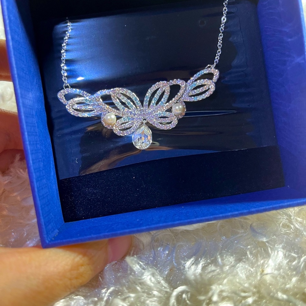 NEW Swarovski 5189484 Escape Medium Necklace $149